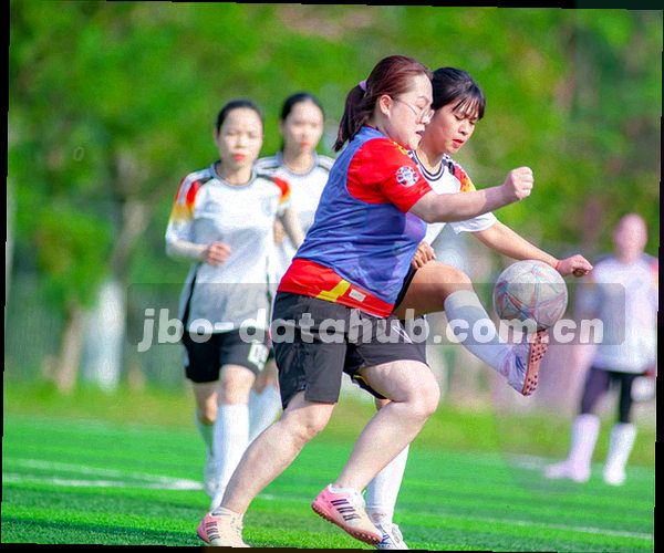 JBOAPP数据面板界面示意，显示控球率、射门次数与赛季走势
